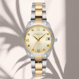 Φωτογραφία του γυναικείου ρολογιού Vogue Reina Mini 2020614342 με δίχρωμο μπρασελέ και χρυσό καντράν, αναδεικνύοντας τη λαμπερή και κομψή εμφάνισή του