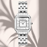 Φωτογραφία του γυναικείου ρολογιού Vogue Victoria Mini 2020615681 με ασημί μπρασελέ και λευκό καντράν, αναδεικνύοντας τη minimal και κομψή αισθητική του