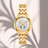 Close-up του λευκού καντράν του Vogue Yvonne 2020616741 με ορυκτό κρύσταλλο ειδικής σκλήρυνσης.