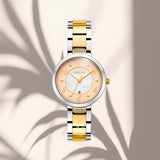 Close-up του καντράν του Vogue Zoe 2020616461 σε λευκό φίλντισι με ροζ τόνο, με ένδειξη ημερομηνίας και ορυκτό κρύσταλλο ειδικής σκλήρυνσης.