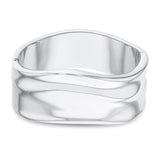 Γυναικεία χειροπέδα Calvin Klein 35000640 από ανοξείδωτο ατσάλι σε ασημί χρώμα με στοιχεία λογότυπου CK, διάμετρος 17.5 cm