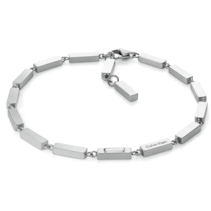 Γυναικείο βραχιόλι Calvin Klein 35100072 σε ασημί χρώμα από ανοξείδωτο ατσάλι με στοιχεία λογότυπου.
