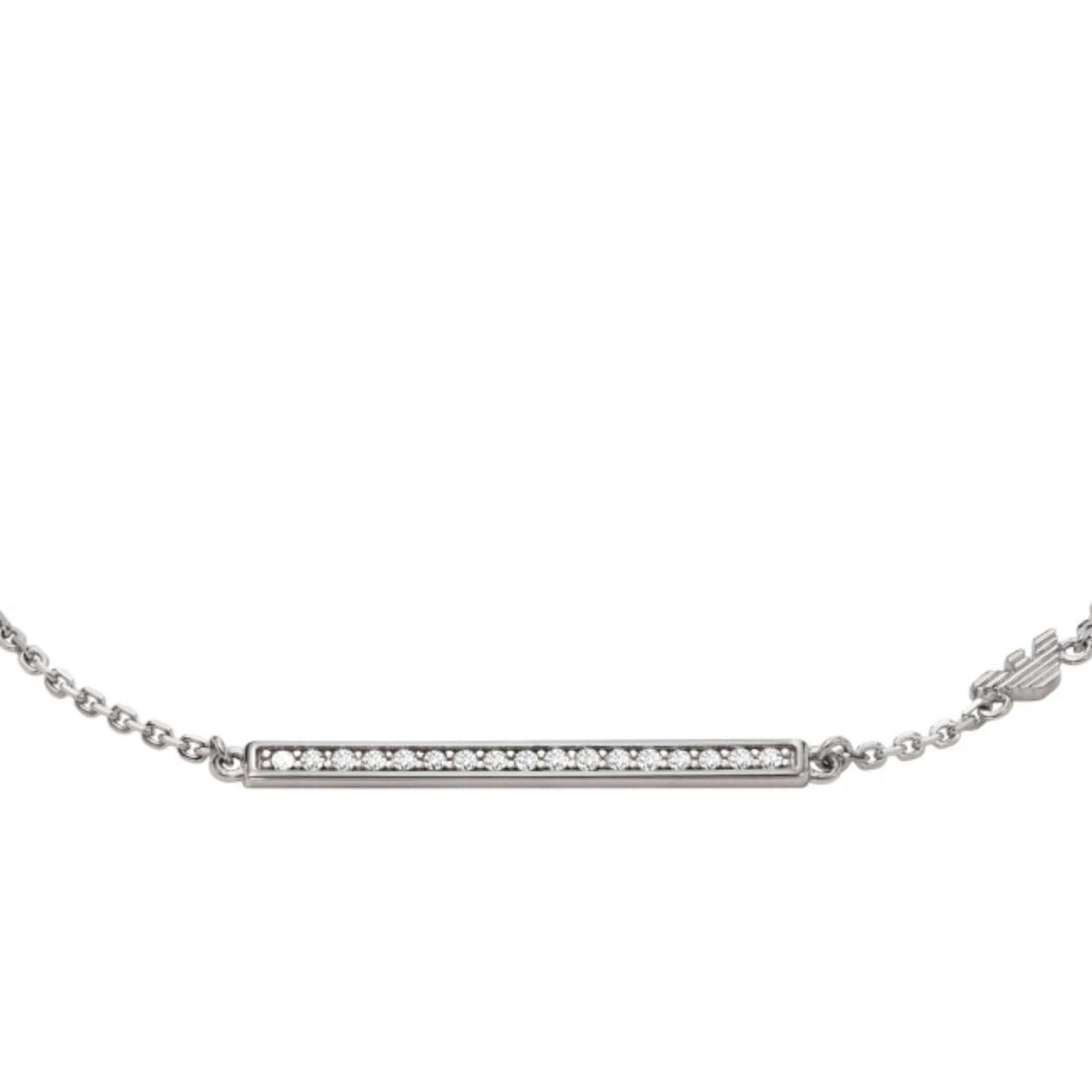 Λεπτομέρεια από το γυναικείο βραχιόλι Emporio Armani Eagle Logo EG3592040 με ταυτότητα και ζιργκόν σε ασημί χρώμα.