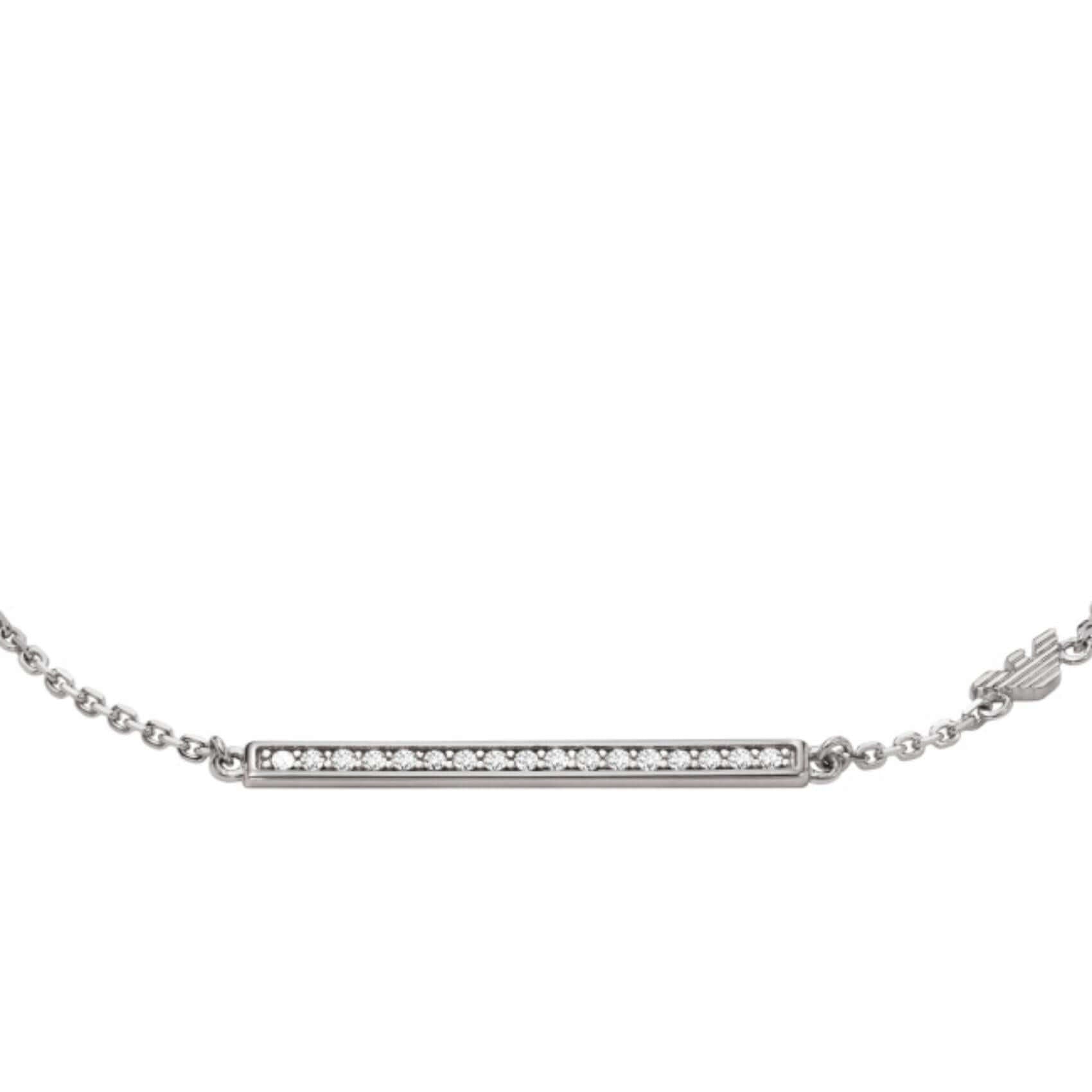 Λεπτομέρεια από το γυναικείο βραχιόλι Emporio Armani Eagle Logo EG3592040 με ταυτότητα και ζιργκόν σε ασημί χρώμα.