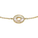 Λεπτομέρεια από το γυναικείο βραχιόλι Emporio Armani Essentials EG3558710 με στρογγυλό μοτίφ από φίλντισι και κρύσταλλο σε χρυσό χρώμα.