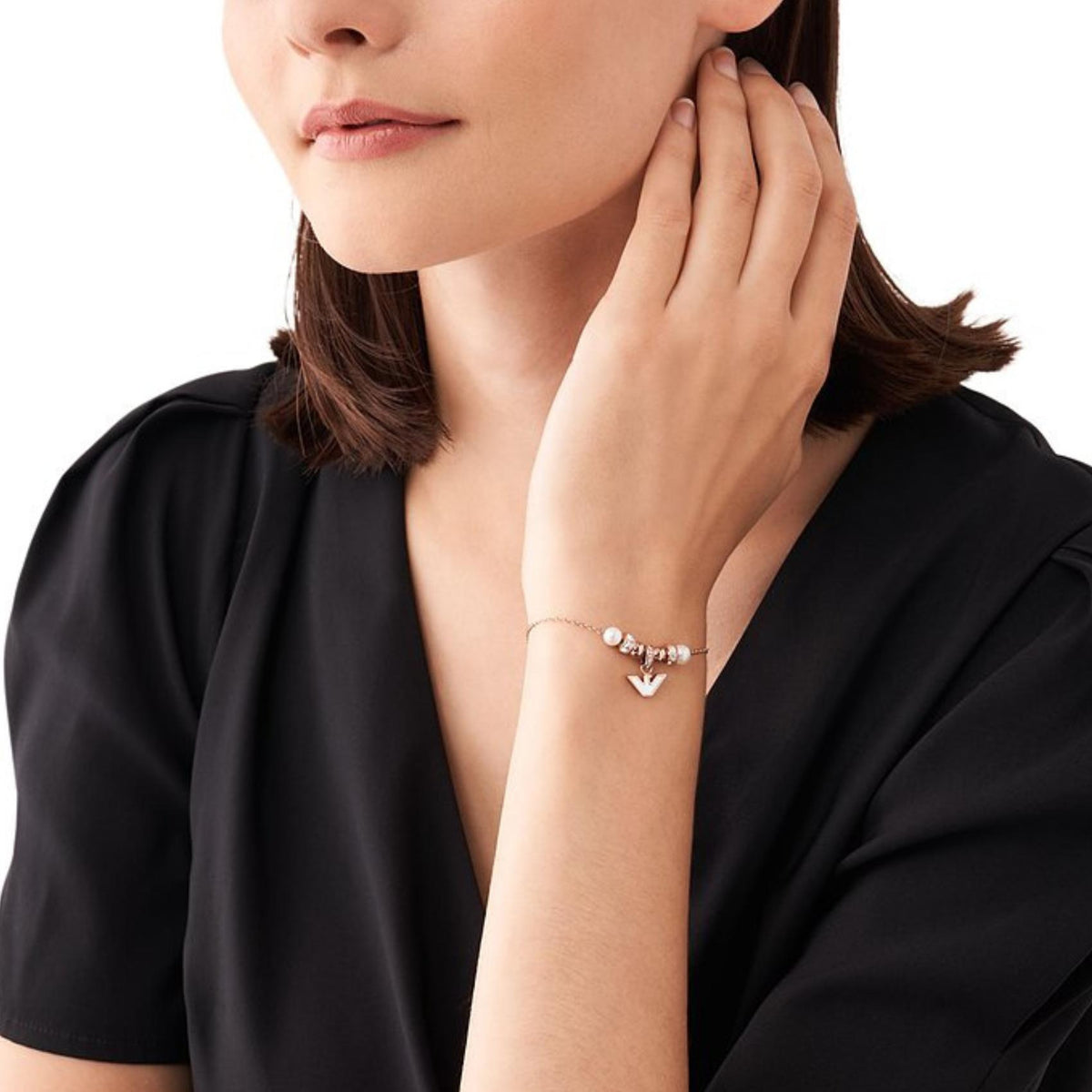 Γυναικείο βραχιόλι Emporio Armani Sentimental EGS3054221 φορεμένο στον καρπό σε ροζ χρυσό με λογότυπο και κρύσταλλα
