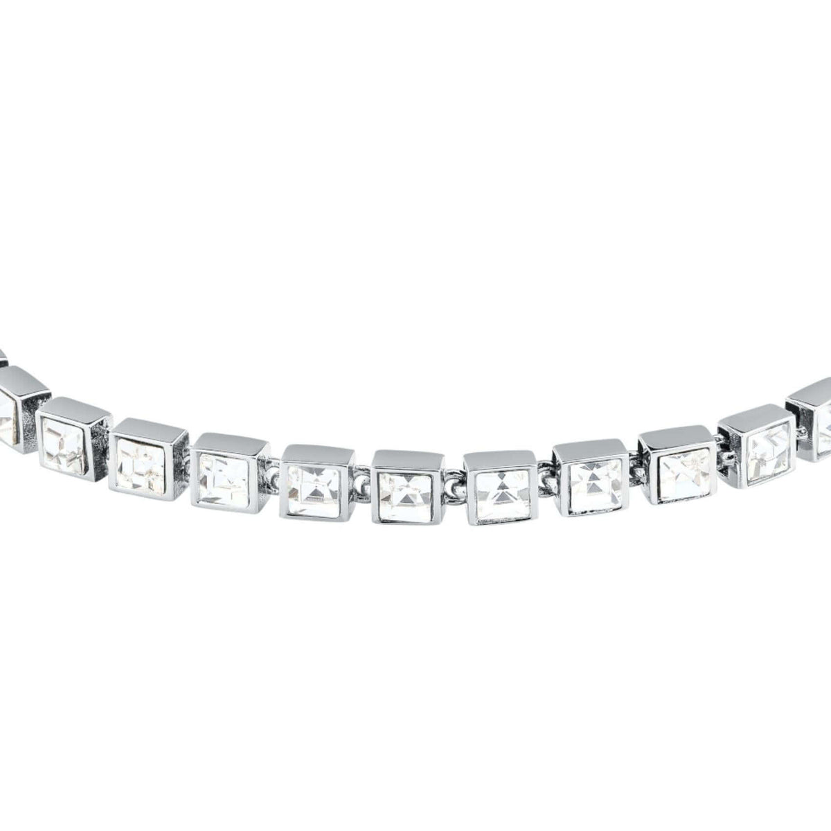 Λεπτομέρεια από το γυναικείο βραχιόλι Karl Lagerfeld Crystals KLAYC28 με λευκές πέτρες.