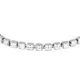 Λεπτομέρεια από το γυναικείο βραχιόλι Karl Lagerfeld Crystals KLAYC28 με λευκές πέτρες.