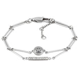 Γυναικείο βραχιόλι Tommy Hilfiger 2780999 από ανοξείδωτο ατσάλι σε ασημί χρώμα με διπλή αλυσίδα, λογότυπο και ορθογώνια μπάρα με ζιργκόν.