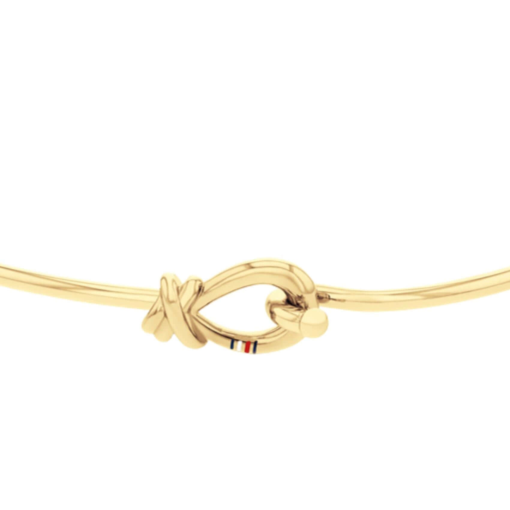 Λεπτομέρεια από το γυναικείο βραχιόλι Tommy Hilfiger 2781028 με κούμπωμα σε σχήμα ναυτικού κόμπου και τρίχρωμο στοιχείο.
