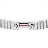Λεπτομέρεια από το γυναικείο βραχιόλι Tommy Hilfiger Stripes 2781047 με πέτρες, τρίχρωμο στοιχείο και γραμμική υφή.