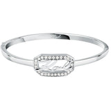 Γυναικείο βραχιόλι χειροπέδα Karl Lagerfeld Crystals KLAYC29 από ανοξείδωτο ατσάλι σε ασημί χρώμα με λευκές πέτρες και λογότυπο.