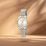 Just Cavalli JC1L382M0085 γυναικείο ρολόι με δίχρωμο ατσάλινο μπρασελέ σε ασημί-χρυσό χρώμα, ασημί καντράν διαμέτρου 28mm και λαμπερά ζιργκόν.