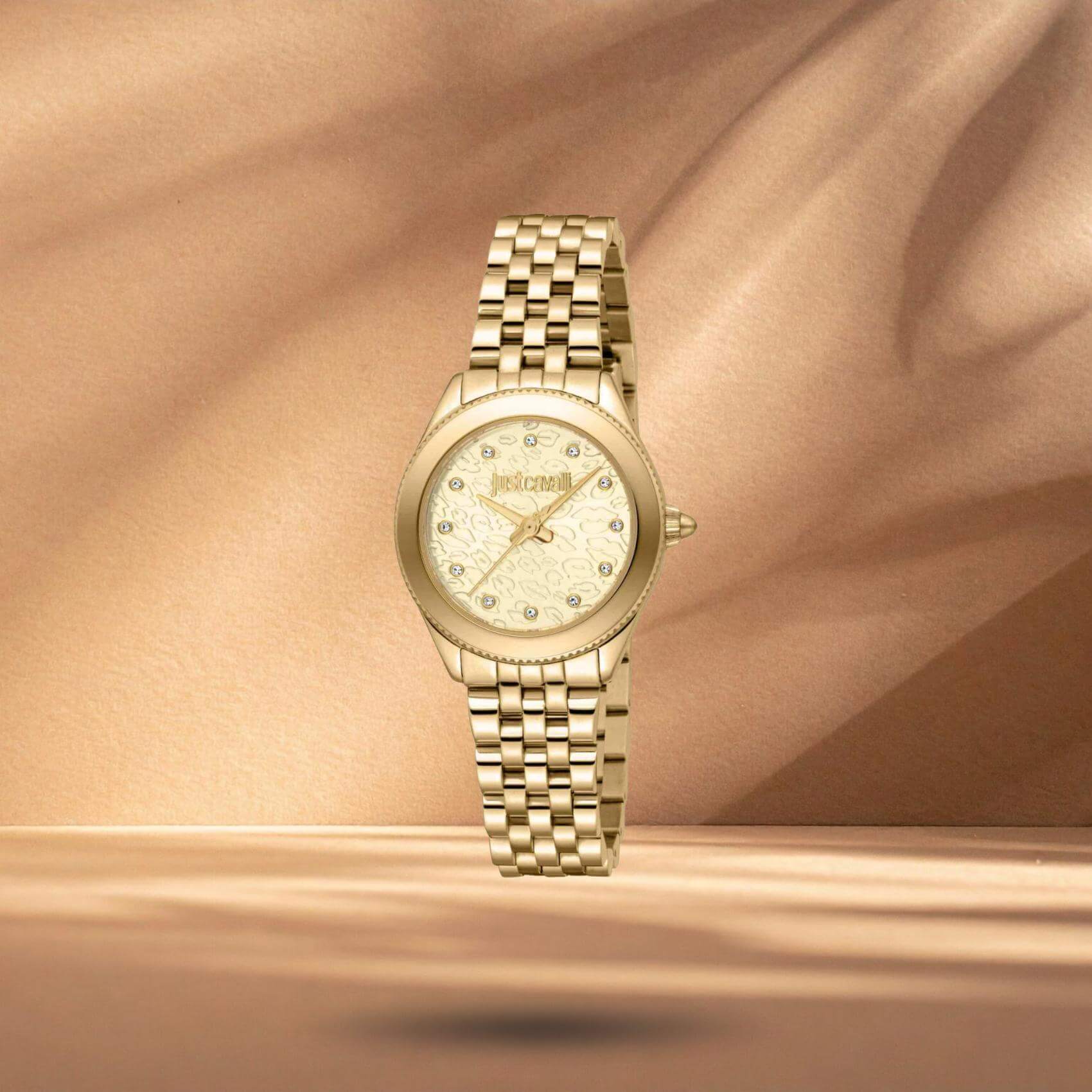 Just Cavalli JC1L410M0155 γυναικείο ρολόι με χρυσό ατσάλινο μπρασελέ, χρυσό καντράν διαμέτρου 28mm και λαμπερά ζιργκόν.