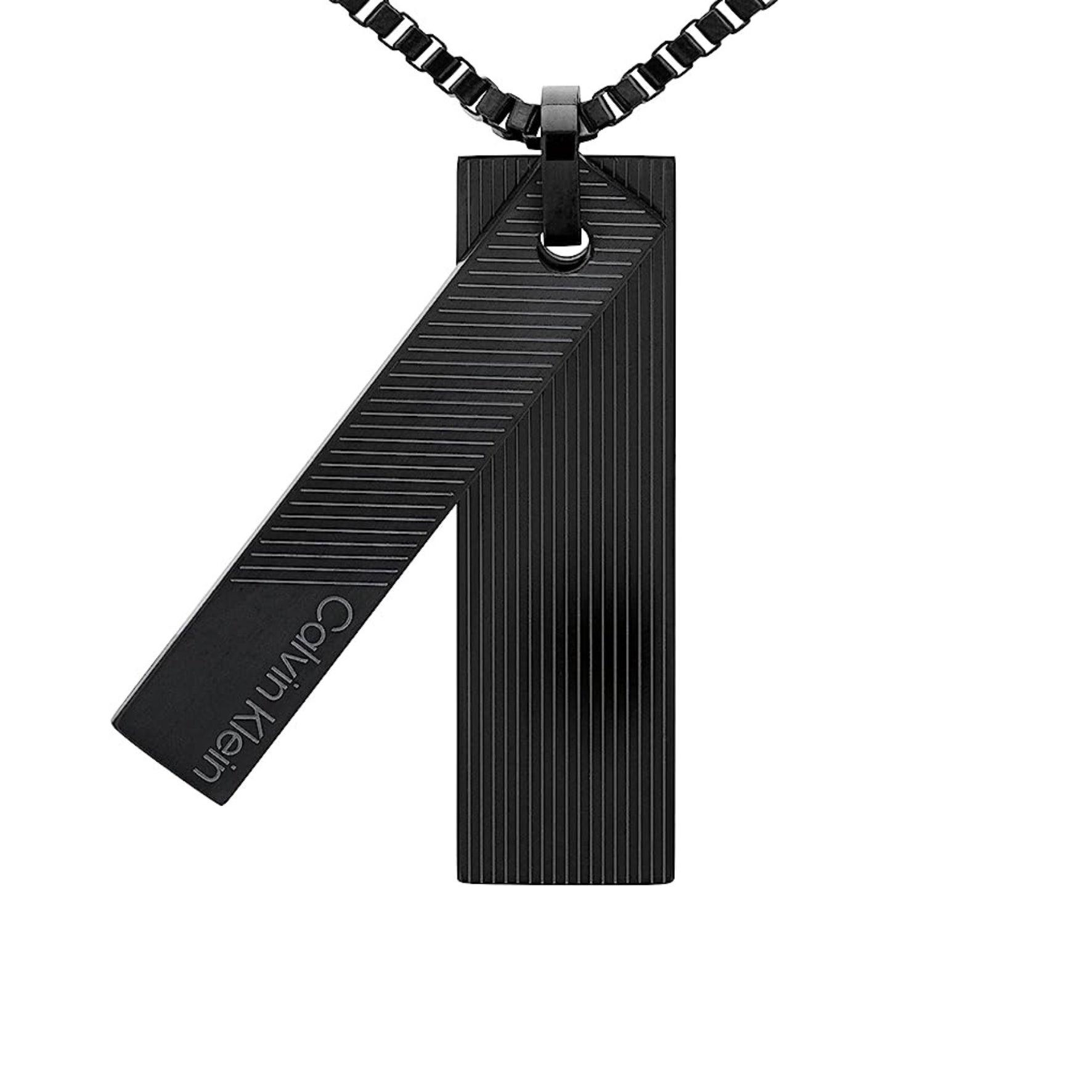 Ανδρικό κολιέ Calvin Klein 35000414 με κρεμαστή πλακέτα σε μαύρο χρώμα.