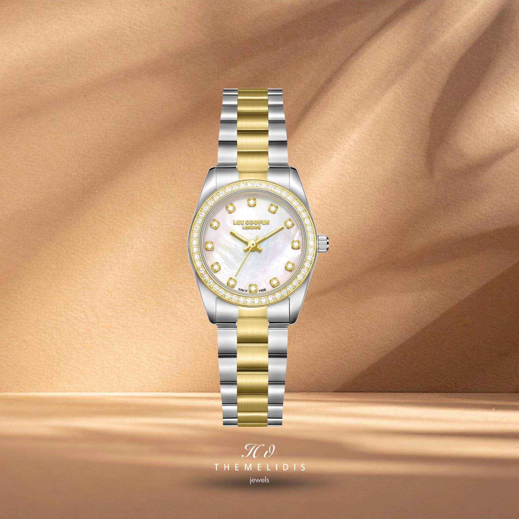 Γυναικείο ρολόι Lee Cooper Ladies LC08155.220 με λευκό φίλντισι καντράν 26mm, χρυσούς δείκτες, ζιργκόν και δίχρωμο μπρασελέ.