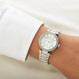 Γυναικείο ρολόι Michael Kors Parker MK5353 χρονογράφος με ατσάλινο μπρασελέ σε ασημί χρώμα, στρογγυλό άσπρο καντράν με ημερομηνία και στεφάνι 39mm.