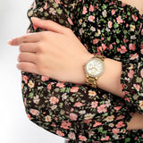 Γυναικείο ρολόι Michael Kors Camille MK6844 με χρυσό ατσάλινο μπρασελέ, στρογγυλό άσπρο καντράν με ημερομηνία-ημέρα και στεφάνι 33mm με ζιργκόν.