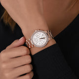 Γυναικείο ρολόι Michael Kors Camille MK6845 με ροζ χρυσό ατσάλινο μπρασελέ, στρογγυλό άσπρο καντράν με ημερομηνία-ημέρα και στεφάνι 33mm με ζιργκόν.