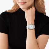 Γυναικείο ρολόι Michael Kors Everest MK7403 με ασημί ατσάλινο μπρασελέ και άσπρο φίλντισι καντράν διαμέτρου 40mm με ζιργκόν.
