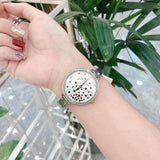 Γυναικείο ρολόι Michael Kors Jaryn MK3976 με λεπτό ασημί μπρασελέ, στρογγυλό ασημί καντράν με κόκκινες καρδιές και στεφάνι 36mm με ζιργκόν.