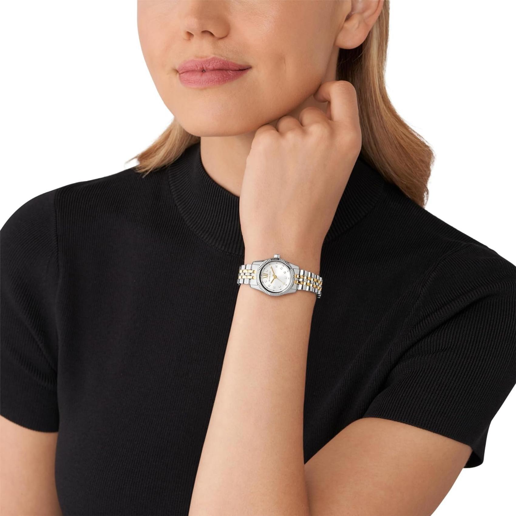 Γυναικείο ρολόι Michael Kors Lexington MK4740 με δίχρωμο ασημί-χρυσό ατσάλινο μπρασελέ, στρογγυλό άσπρο καντράν με ημερομηνία και ζιργκόν και στεφάνι 26mm.