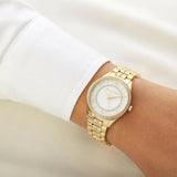 Ρολόι Michael Kors Lauryn MK3899 με χρυσό ατσάλινο μπρασελέ και άσπρο φίλντισι καντράν διαμέτρου 33mm με ζιργκόν.