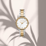 Γυναικείο ρολόι Michael Kors Pyper MK4918 με λευκό καντράν 38mm, διακριτικά ζιργκόν και δίχρωμο ασημί-χρυσό μπρασελέ.