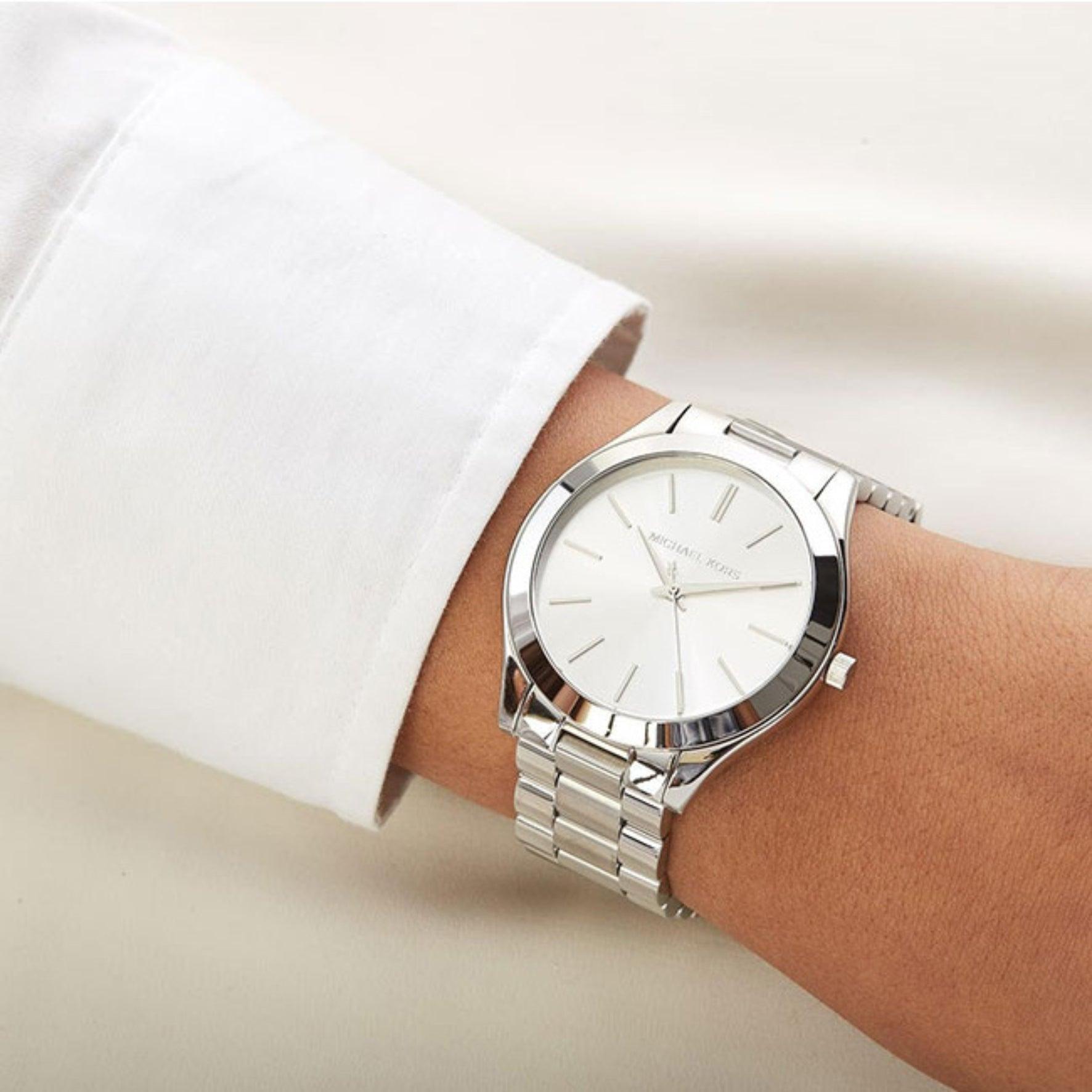 Γυναικείο ρολόι Michael Kors Slim Runway MK3178 με ασημί ατσάλινο μπρασελέ, στρογγυλό ασημί καντράν και στεφάνι 42mm.