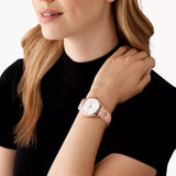Γυναικείο ρολόι Michael Kors Slim Runway MK7467 με νουντ δερμάτινο λουράκι και άσπρο καντράν 38mm.