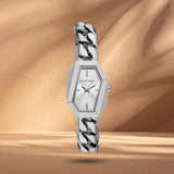 Γυναικείο ρολόι Michael Kors Suri MK4879 με ασημί ατσάλινο μπρασελέ και ασημί καντράν.