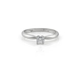 Φωτογραφία του μονόπετρου δαχτυλιδιού OS069 από λευκόχρυσο 14Κ με ζιργκόν με μικρό ψηλό λεπτό τετράδοντο δέσιμο, σε μίνιμαλ λεπτεπίλεπτη γραμμή.