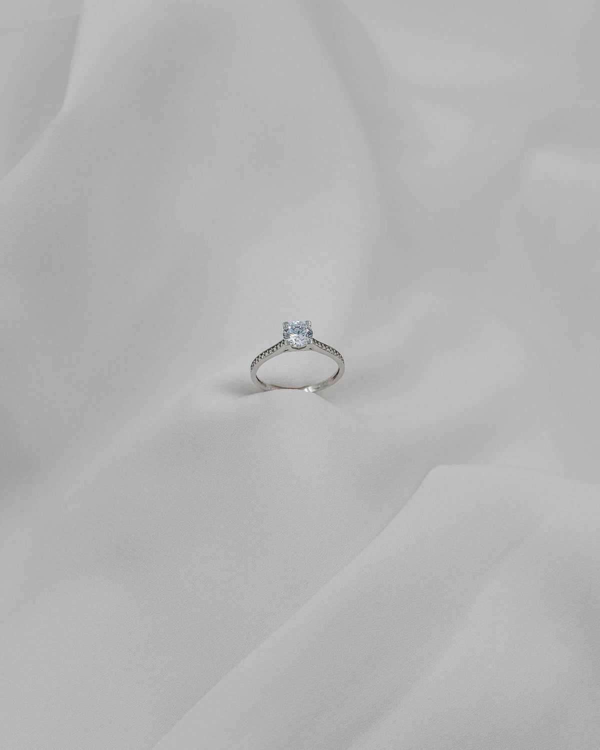 Μονόπετρο Με Διαμάντι 'V' & Πλαϊνές Πέτρες 1.29ct-H-VS2-EX Με Πιστοποίηση IGI