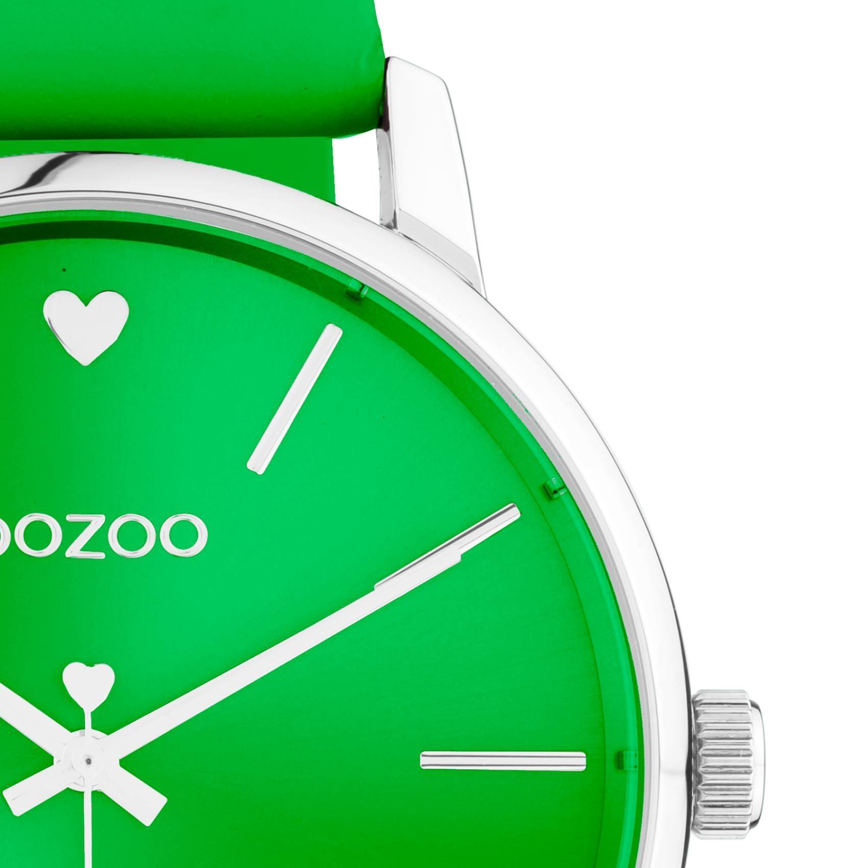 Ρολόι Oozoo C10988 με πράσινο δερμάτινο λουράκι ,πράσινο καντράν, στρογγυλό στεφάνι διαμέτρου 40mm και μηχανισμό μπαταρίας quartz.