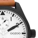 Ρολόι Oozoo C11005 με καφέ δερμάτινο λουράκι ,άσπρο καντράν, στρογγυλό στεφάνι διαμέτρου 42mm και μηχανισμό μπαταρίας quartz.