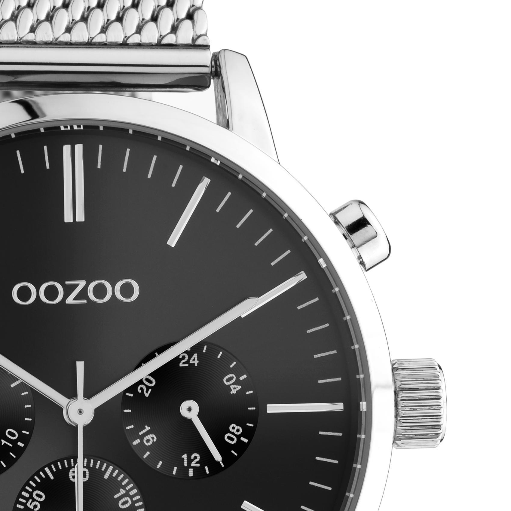 Ρολόι Oozoo C10913 χρονογράφος με ασημί ατσάλινο μπρασελέ μαύρο καντράν διαμέτρου 45mm και μηχανισμό μπαταρίας quartz.