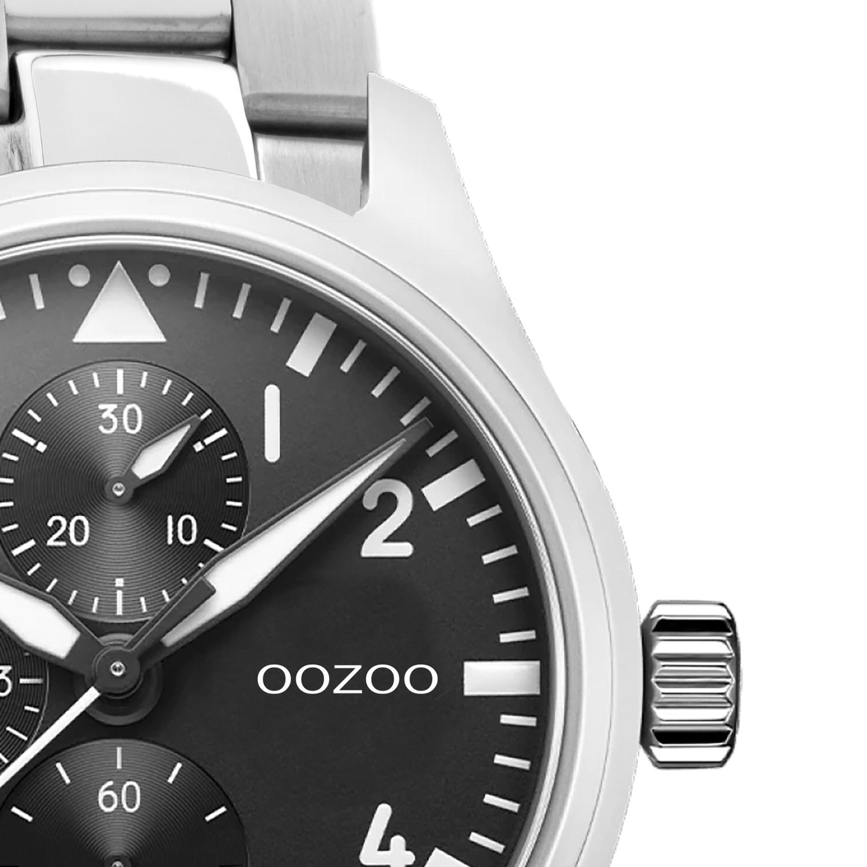 Ρολόι Oozoo C10956 με ασημί ατσάλινο μπρασελέ ,μαύρο καντράν διαμέτρου 42mm και μηχανισμό μπαταρίας quartz.
