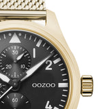 Ρολόι Oozoo C10959 με χρυσό ατσάλινο μπρασελέ ,μαύρο καντράν διαμέτρου 42mm και μηχανισμό μπαταρίας quartz.