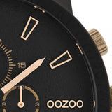 Ρολόι Oozoo C9034 με μαύρο δερμάτινο,μαύρο κανράν, στρογγυλό στεφάνι διαμέτρου 50mm και μηχανισμό μπαταρίας quartz.