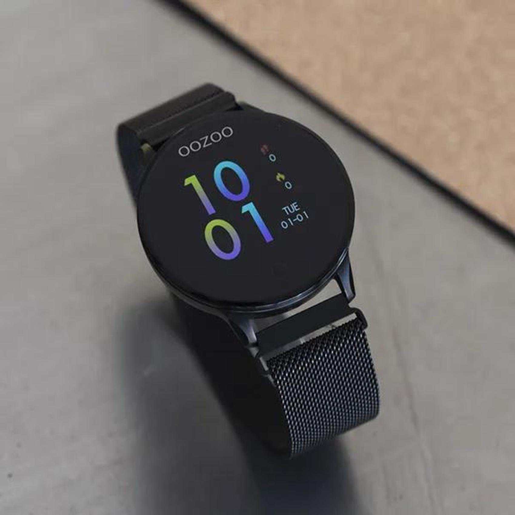 Smartwatch Oozoo Q00119 με μαύρο ατσάλινο μπρασελέ και μαύρη κάσα.