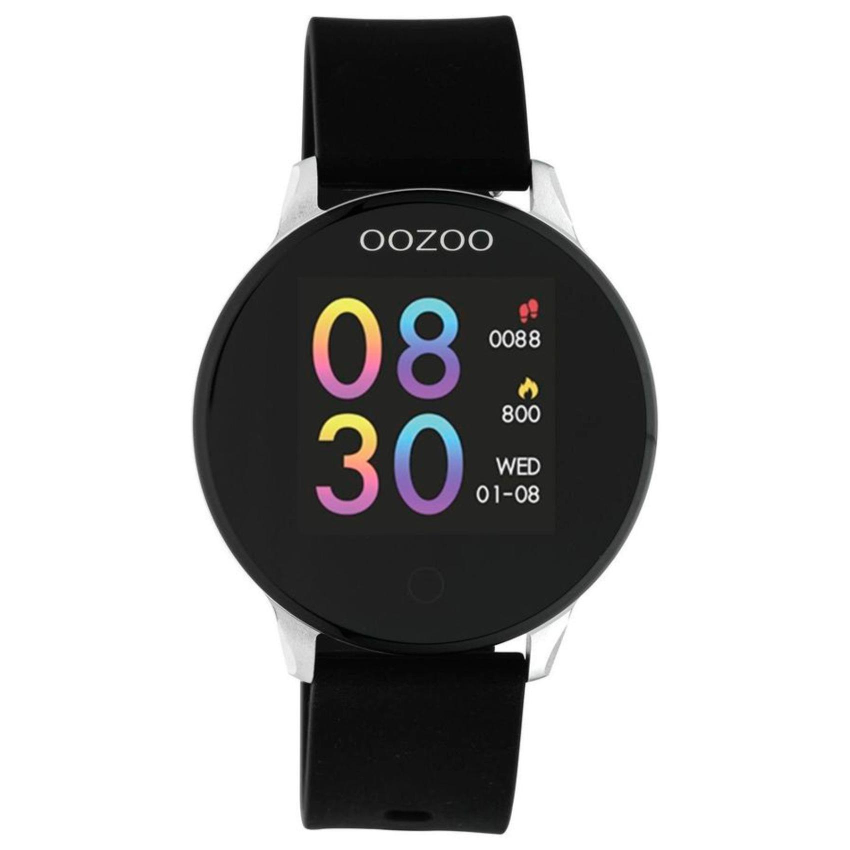 Smartwatch Oozoo Q00113 με μαύρο καουτσούκ λουράκι, οθόνη διάμετρου 43mm με λειτουργίες μέτρησης θερμιδών, βημάτων, καρδιακών παλμών και σύνδεση σε κινητό με bluetooth.