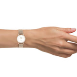 Στρογγυλό ρολόι Oozoo Vintage C20233 με ροζ χρυσό ατσάλινο μπρασελέ,άσπρο καντράν διαμέτρου 28mm και μηχανισμό μπαταρίας quartz.
