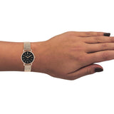 Στρογγυλό ρολόι Oozoo Vintage C20234 με ροζ χρυσό ατσάλινο μπρασελέ,μαύρο καντράν διαμέτρου 28mm και μηχανισμό μπαταρίας quartz.