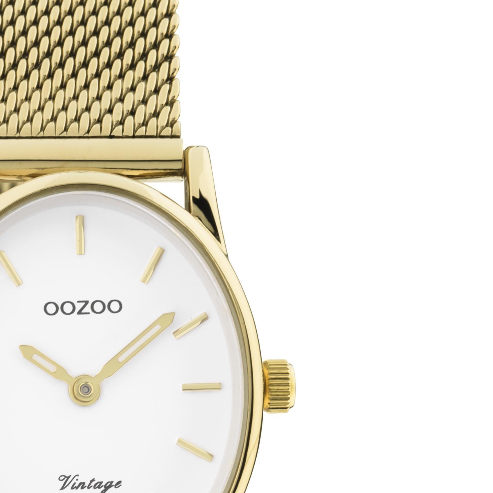 Οβάλ ρολόι Oozoo Vintage C20258 με χρυσό ατσάλινο μπρασελέ, άσπρο καντράν διαστάσεων 28Χ22mm και μηχανισμό μπαταρίας quartz.