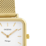 Τετράγωνο ρολόι Oozoo Vintage C20263 με χρυσό ατσάλινο μπρασελέ,άσπρο καντράν 26x26mm και μηχανισμό μπαταρίας quartz.