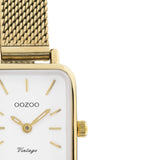 Τετράγωνο ρολόι Oozoo Vintage C20268 με χρυσό ατσάλινο μπρασελέ,άσπρο καντράν 26x21mm και μηχανισμό μπαταρίας quartz.