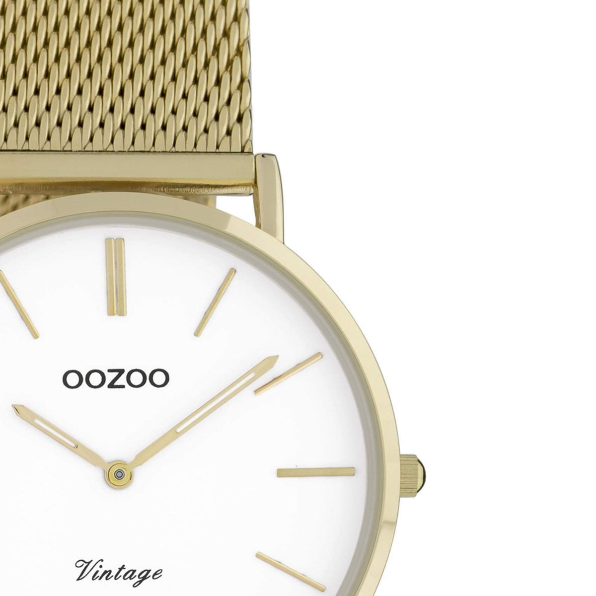 Ρολόι Oozoo Vintage C9911 με χρυσό ατσάλινο μπρασελέ,άσπρο κανράν, στρογγυλό στεφάνι διαμέτρου 32mm και μηχανισμό μπαταρίας quartz.