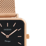 Τετράγωνο ρολόι Oozoo Vintage C10972 με ροζ χρυσό ατσάλινο μπρασελέ,μαύρο καντράν 26x26mm και μηχανισμό μπαταρίας quartz.