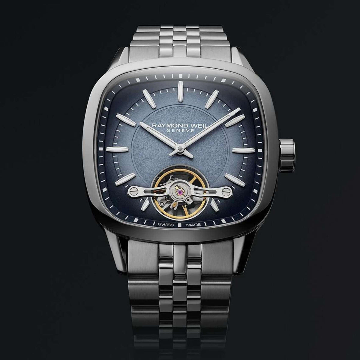 Raymond Weil Freelancer 2790-ST-50051 με ασημί ατσάλινο μπρασελέ και τετράγωνο μπλε skeleton καντράν διαστάσεων 40mmX40mm.