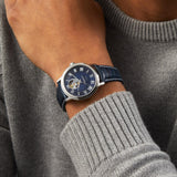 Ρολόι Raymond Weil Maestro 2227-STC-00508 με μπλε δερμάτινο λουράκι και μπλε καντράν διαμέτρου 40mm.